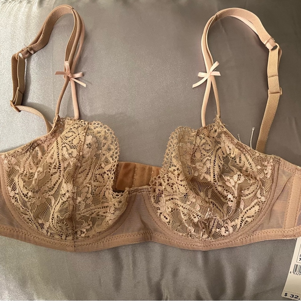 NWT Intimissimi bra 
Size 32B
Brand new with tags